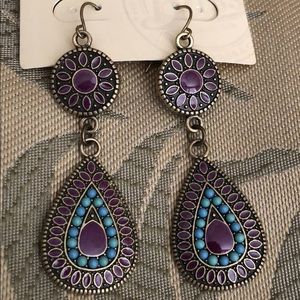 Bass and Co. Gold earrings. Long.